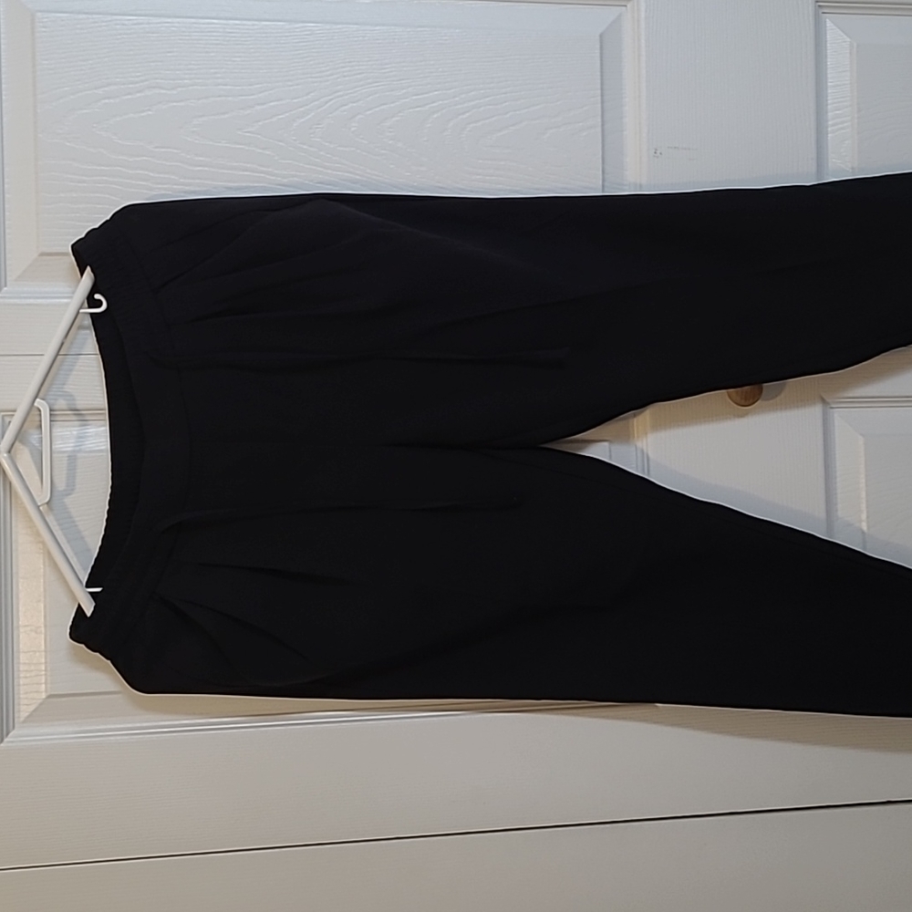RW&Co trousers with pleated front and drawstring